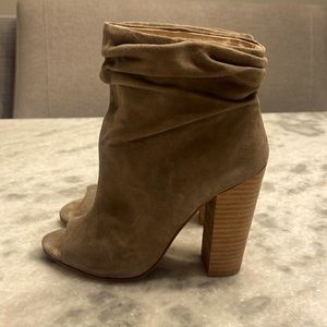 Chinese Laundry by Kristin Cavallari tan suede open toe chunky heeled bootie 7.5